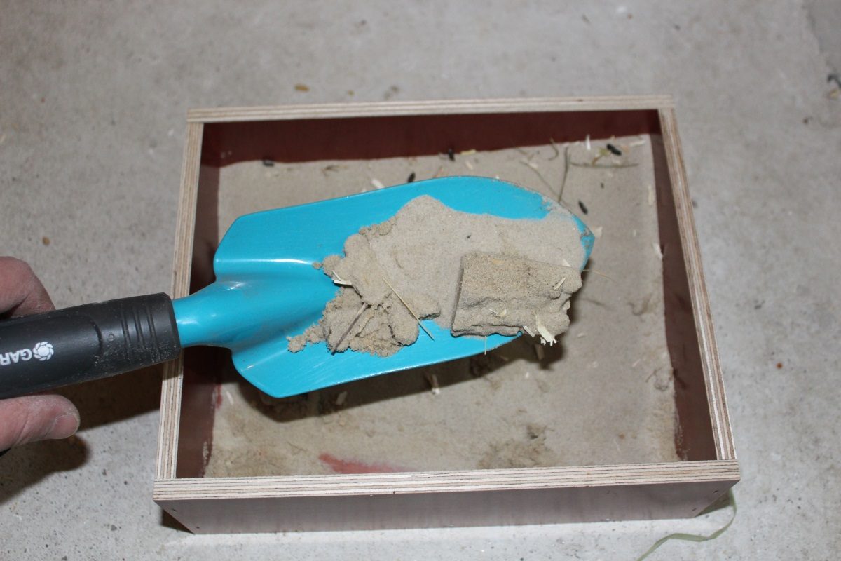 Sandbad täglich reinigen